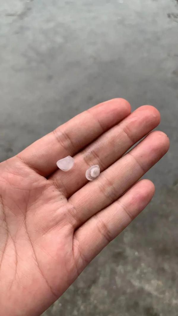 炎炎夏日，广东多地突降冰雹+暴雨！网友：给我也来点“冰水”吧……
