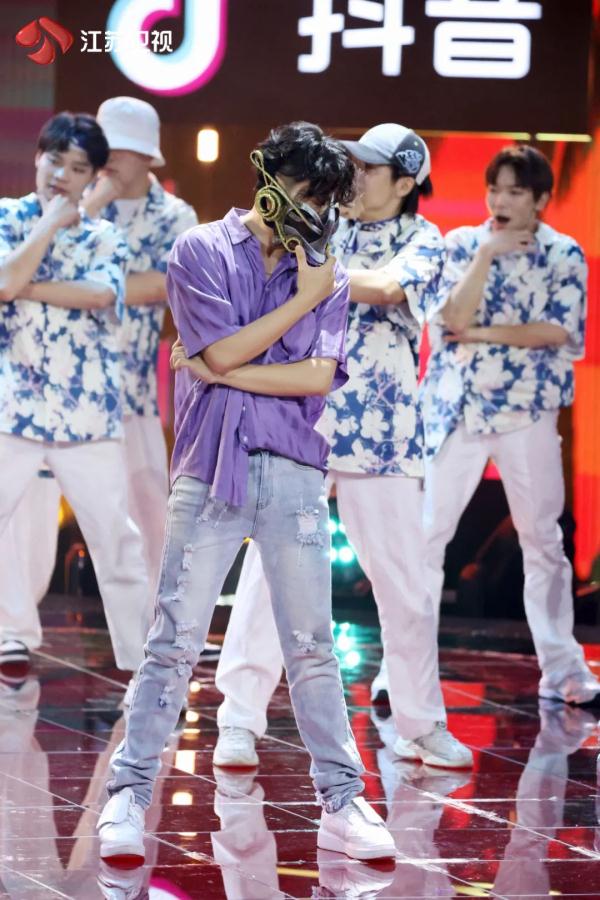 《蒙面舞王》第二赛段开启 六位全新舞者强强对决