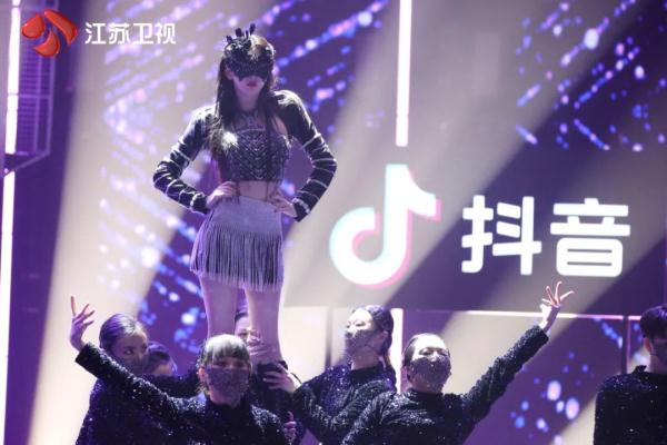 《蒙面舞王》第二赛段开启 六位全新舞者强强对决