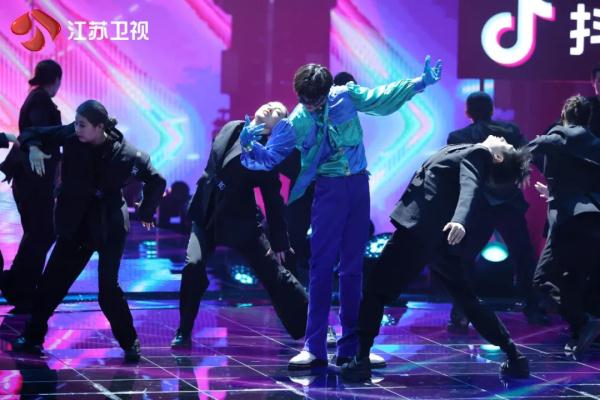 《蒙面舞王》第二赛段开启 六位全新舞者强强对决