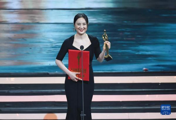 7月30日,朱媛媛凭借《我的姐姐》获得最佳女配角奖.