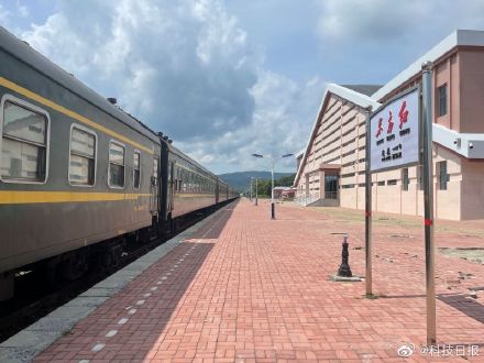 我国唯一以“东方红”命名的火车站新建站房正式建成 我国唯一以“东方红”命名的火车站新建站房正式建成