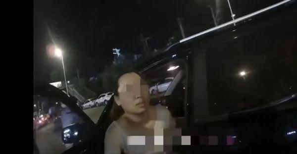 太犟了！ 换驾后女子当场坦白事实醉驾男子拒不承认也难逃处罚