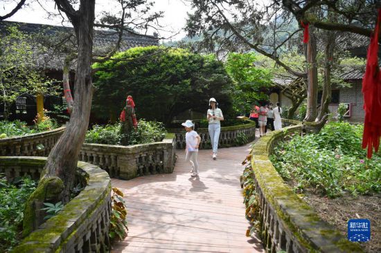 秦岭清凉小城旅游热
