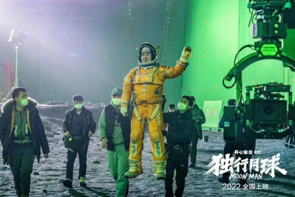 电影《独行月球》：科幻很浪漫，喜剧也温暖