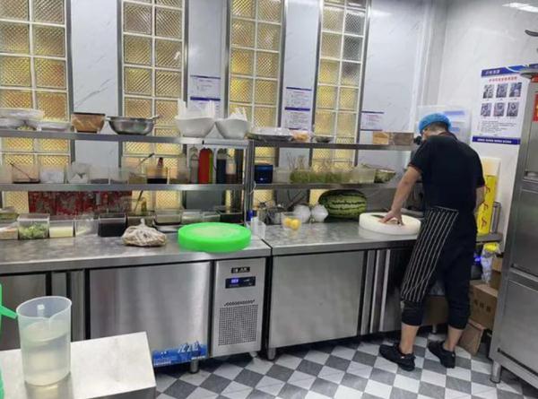 冲上热搜！餐馆卖“拍黄瓜”被罚5000元，冤不冤？