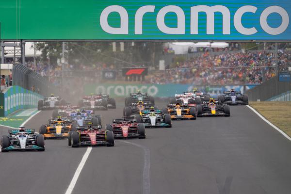 F1匈牙利大奖赛：法拉利策略失误 维斯塔潘翻盘夺冠