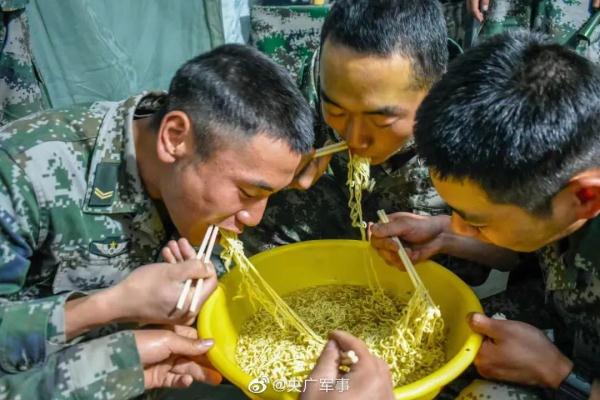 部队神器“小黄盆”，你可能猜不出它干过啥