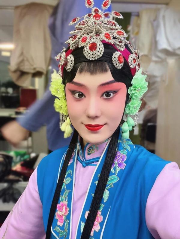 曾火遍全网的“百岁”少女，现在怎么样了？