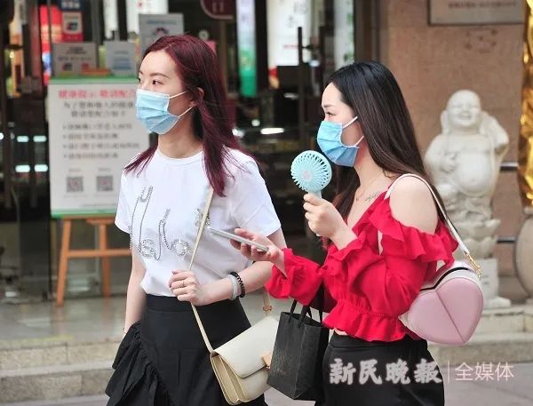 热射病只发生在室外？坐在高温石墩子上能治痛经？别上当哦！