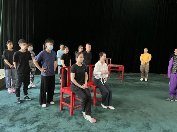 曾火遍全网的“百岁”少女，现在怎么样了？