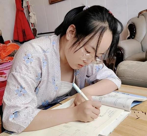 收到录取通知书后，她想感谢一位清华退休老教授……