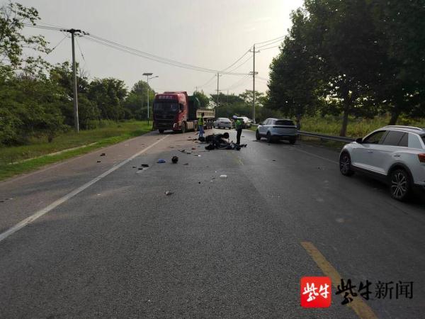 逆行摩托车被撞散了架，自己脚部粉碎性骨折还得赔车辆维修费