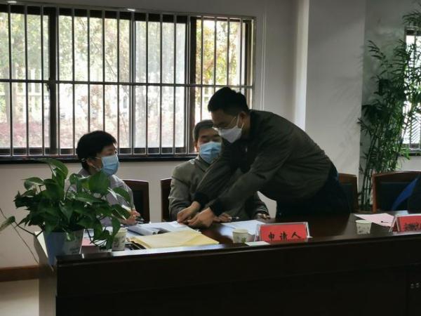 购物储值卡“不退不换”？消费者耗时四年讨说法