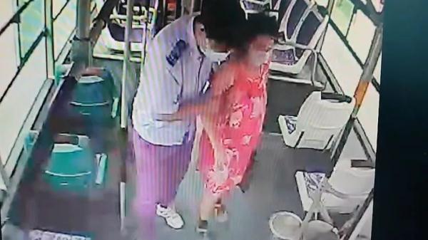 公交车到终点站,乘客却不下车 公交车到终点站,乘客却不下车