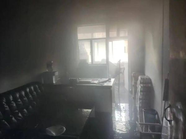 阳台大火，3人屋里吹空调毫无察觉！原因竟是……