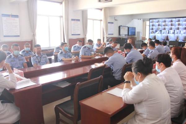 解密！看守所民警“高墙”内的一天！