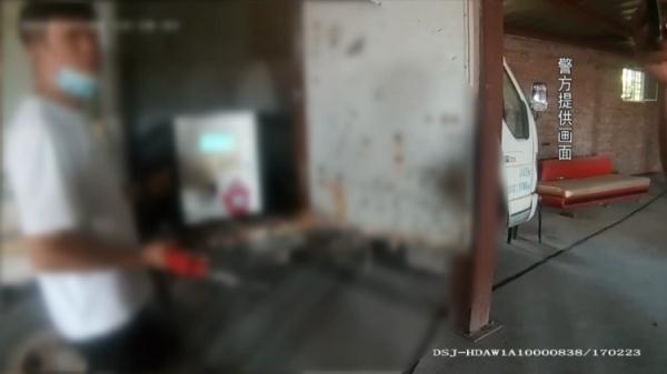 男子借朋友奔驰车，在“黑油站”加完油悲剧了！