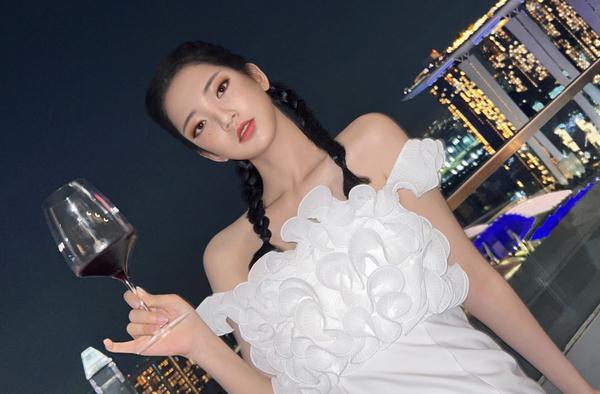 韩虚拟偶像Rozy引发审美争议，有人担心助长“外貌至上”主义