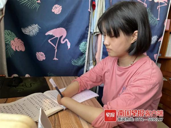 励志！防城港无手女孩圆梦大学，网友：她有双隐形的翅膀