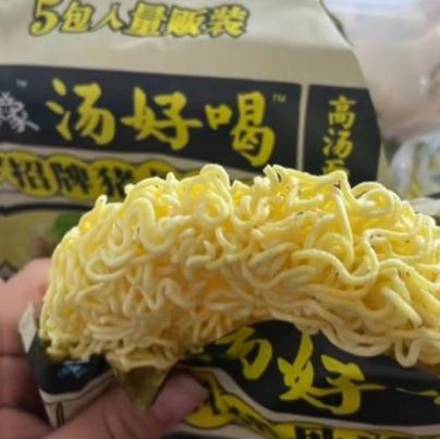 面饼里满是蚂蚁？白象方便面回应：绝非品质问题