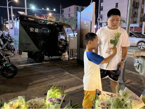 仪式感拉满！济南市历下区“七夕”结婚登记忙，鲜花销量小幅上涨