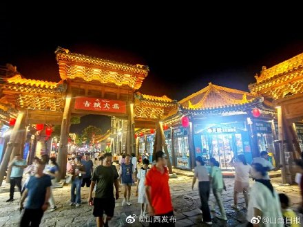 古城“夜经济” 释放新活力 古城“夜经济” 释放新活力