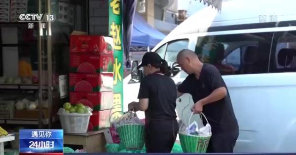 “眼前是果香 心中是远方” 为水果写诗的老赵，火了
