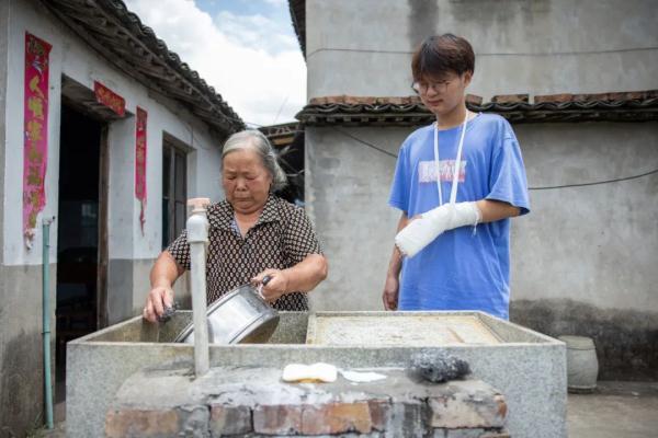 台州19岁男孩坚强到让人心痛！至亲一个个离世，背上20多万元的债