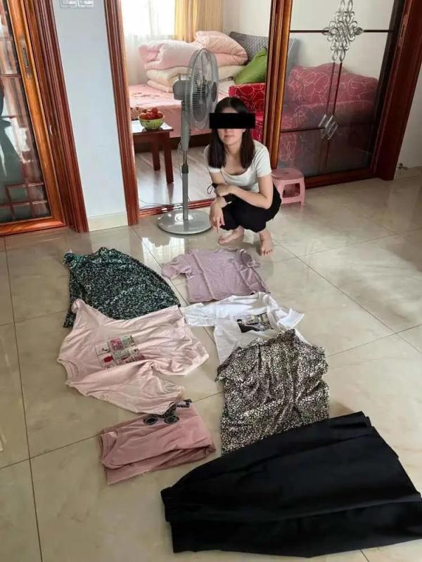 上海一女白领在商场疯狂干这事，被抓
