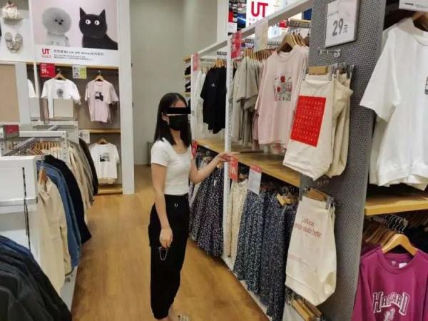 上海一女白领在商场疯狂干这事，被抓