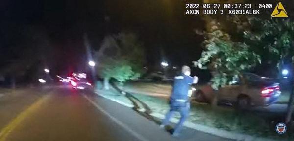 美警察打死非裔少年_白人警察暴力_白人警察打死黑人真相