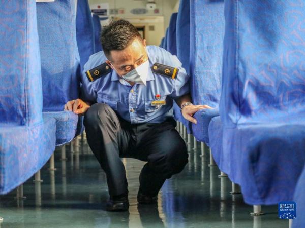 暑运中的守车人