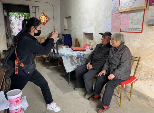 合肥这群人免费给乡村老人拍照，背后故事太动人