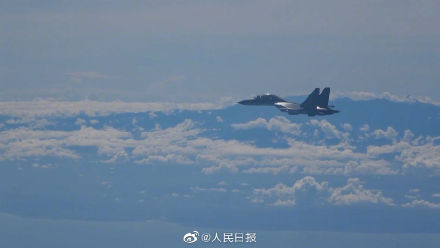 解放军抵近台湾海岸线照片
