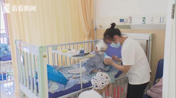 揪心！沪一5岁女童从床上跌落，剪刀插入颅内...