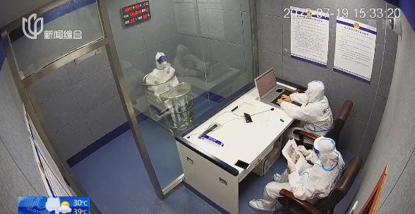 上海一女白领为解压，从商场偷走189件衣服…