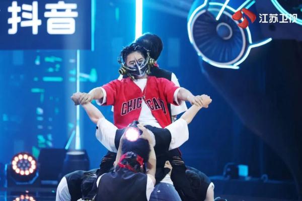 《蒙面舞王》第二赛段淘汰赛，全员协力演绎“舞者初心”