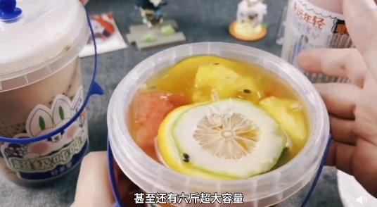 桶装奶茶“吨吨吨”很快乐？小心变“奶茶血”！