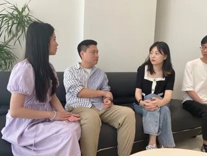 经历上百场婚礼，她把伴娘做成了职业