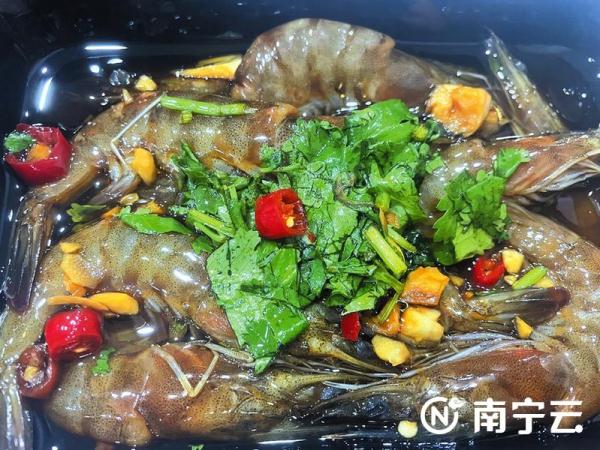 夏日炎炎食欲不振，酸辣生腌大受追捧！市民食用需注意什么？