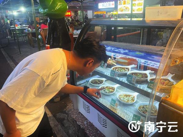 夏日炎炎食欲不振，酸辣生腌大受追捧！市民食用需注意什么？