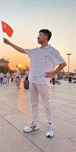 23年前捐款给国家建航母的广西小朋友,找到本人了! 23年前捐款给国家建航母的广西小朋友,找到本人了!