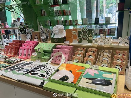 成都熊猫邮局暑袜街旗舰店今日正式开业 快来邂逅全新的惊喜