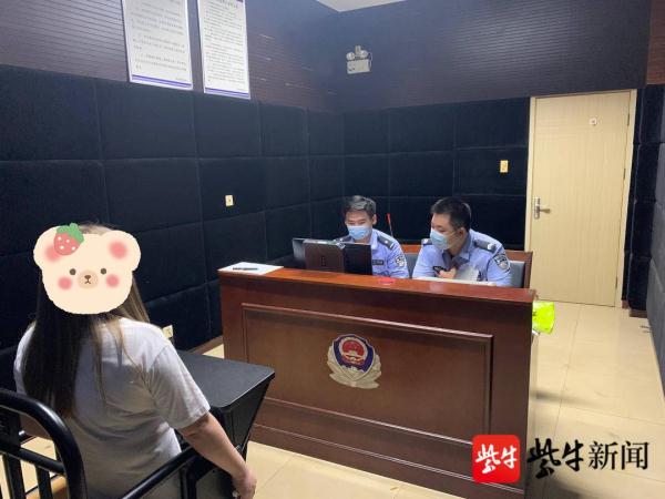 女警路边执勤头盔被偷 两天后同一路口执勤将小偷抓获 女警路边执勤头盔被偷 两天后同一路口执勤将小偷抓获