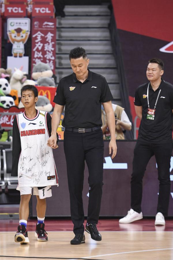 独臂篮球少年张家城追梦故事将改编成电影 独臂篮球少年张家城追梦故事将改编成电影