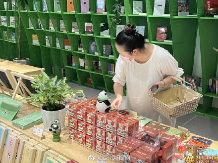 成都熊猫邮局暑袜街旗舰店今日正式开业 快来邂逅全新的惊喜