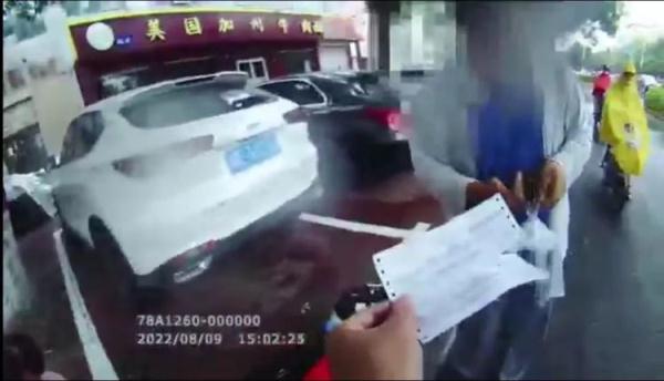 夫妻二人为省路费徒步回家，沙河交警暖心救助