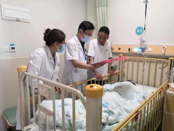 9岁藏族女童被熊咬破脊柱，渝藏医生接力展开救治
