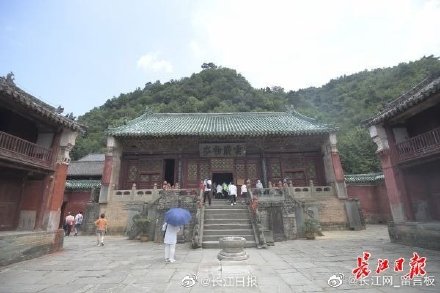 奇!武当山“一柱十二梁”支撑五层楼六百年 奇!武当山“一柱十二梁”支撑五层楼六百年